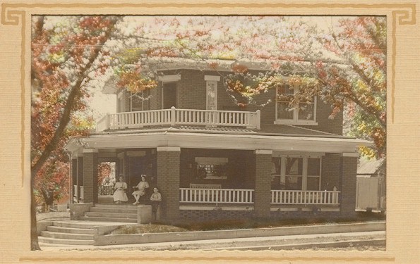 GGhouse2.jpg (78766 bytes)