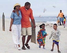 beachfamilywalking.jpg (25500 bytes)