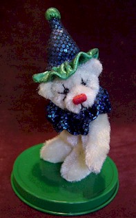 clowingaround1sm.jpg (20134 bytes)