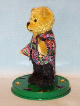 magicianside.jpg (60046 bytes)